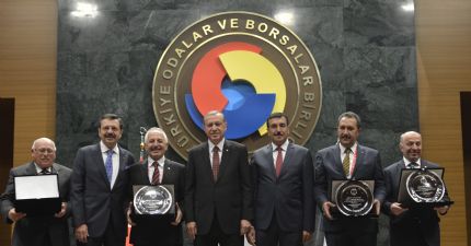 Yönetim Kurulu Başkanımız Sinan Çakır Hizmet Şeref Belgesi ve Plaketi ile Onurlandırıldı....