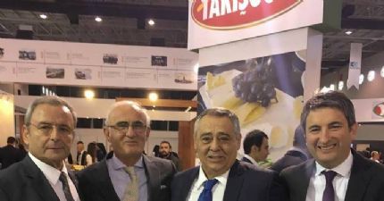 Sayın Şahin ve Sayın Yılmaz 'a Takışoğlu 'nun Leziz Ürünleri İkram Edildi.