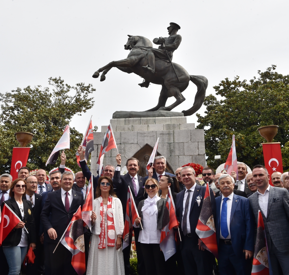 Atatürk Anıtı'na Ziyaret...