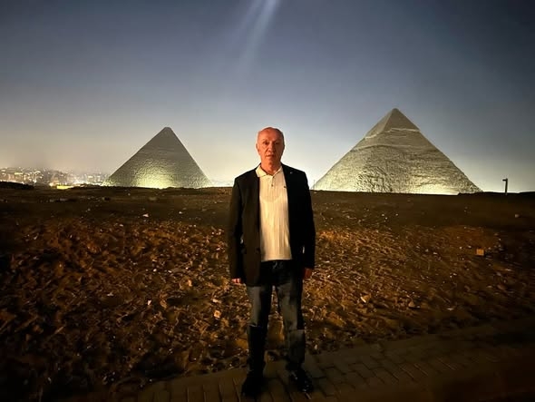 BAŞKAN ÇAKIR, TÜRKİYE-MISIR İŞ FORUMU KAPSAMINDA PİRAMİTLERİ ZİYARET ETTİ…